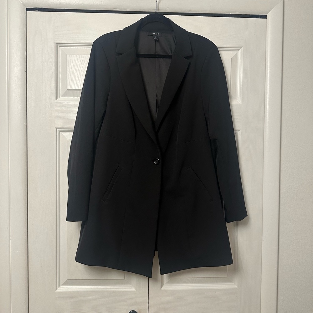 TORRID Black Women's Classic one button 3/4 Blazer Size 1 (14-16)